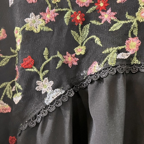 Black blouse with sheer floral mesh over shoulders, Size M - Picture 4 of 6
